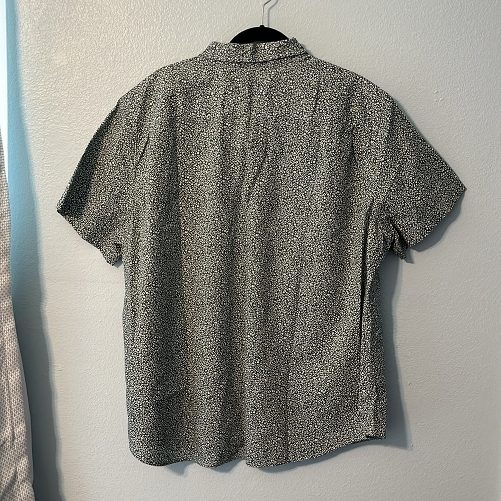 NWT LEVI'S | Green and White Floral Print Button Up Shirt - Picture 2 of 5